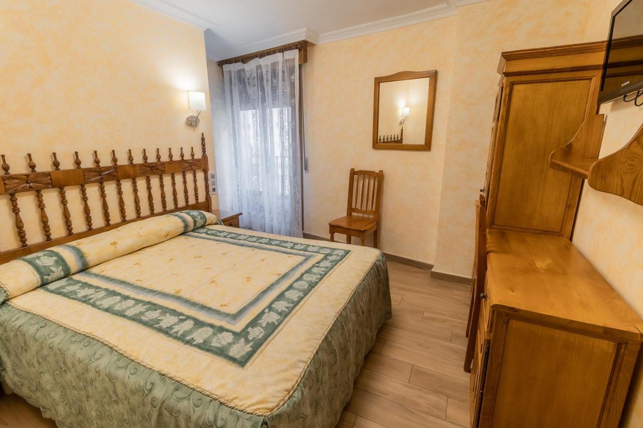 Hostal Santo Domingo De Silos Extérieur photo